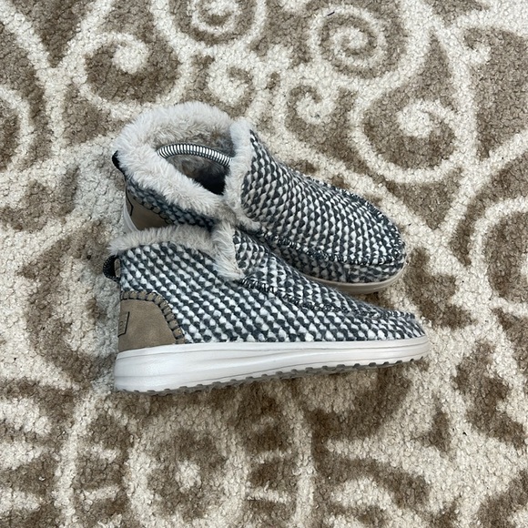 Hey dude Denny women’s chukka shoes size 6 excellent condition - Picture 4 of 6